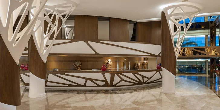 Luxusní dovolená na Kypru: 5* hotel na pláži, s bazény a aquaparkem a ultra all inclusive