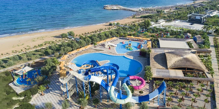 Luxusní dovolená na Kypru: 5* hotel na pláži, s bazény a aquaparkem a ultra all inclusive
