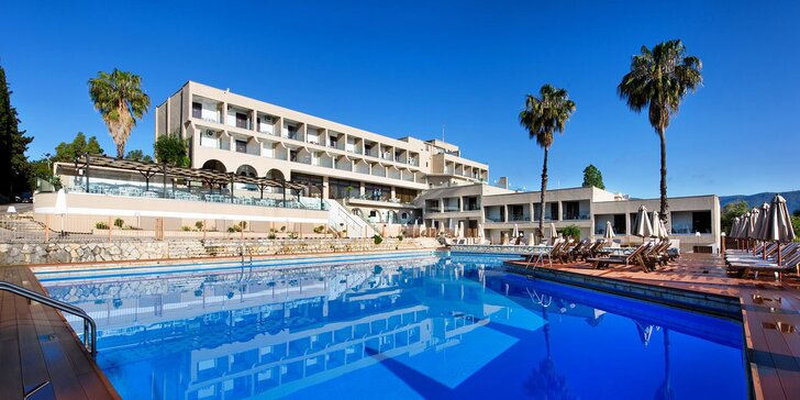Letecky na Korfu: 4* hotel s all inclusive a bazénem, 300 metrů od pláže
