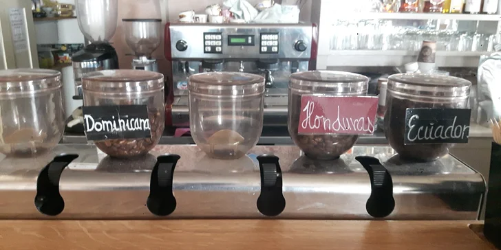 Otevřené vouchery do Obývák coffee & cocktail bar s vlastní pražírnou