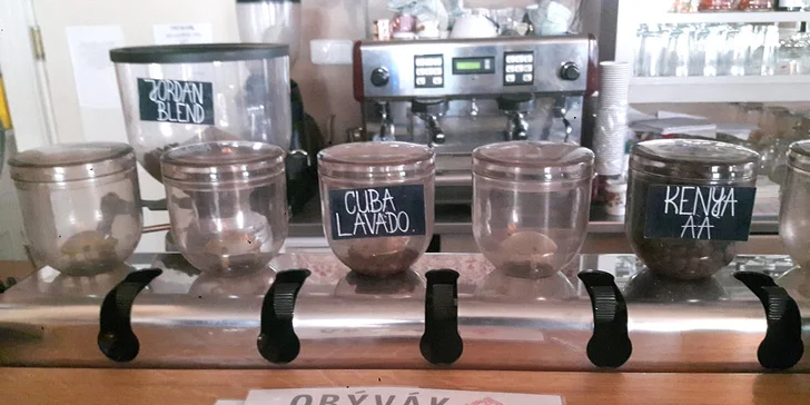 Otevřené vouchery do Obývák coffee & cocktail bar s vlastní pražírnou
