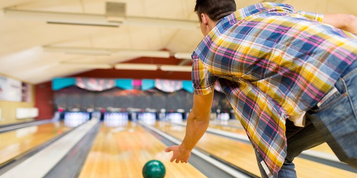 Vykutálená zábava: hodina bowlingu až pro 8 osob