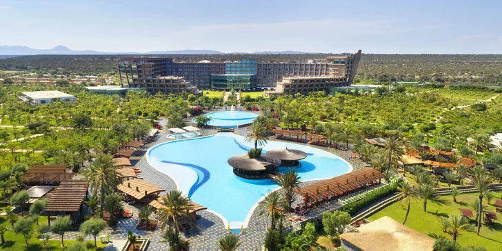 Luxusní dovolená na Kypru: 5* hotel na pláži, s bazény a aquaparkem a ultra all inclusive