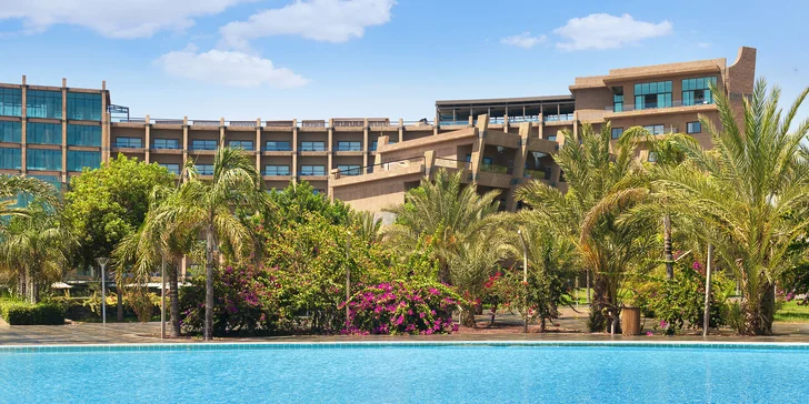 Luxusní dovolená na Kypru: 5* hotel na pláži, s bazény a aquaparkem a ultra all inclusive