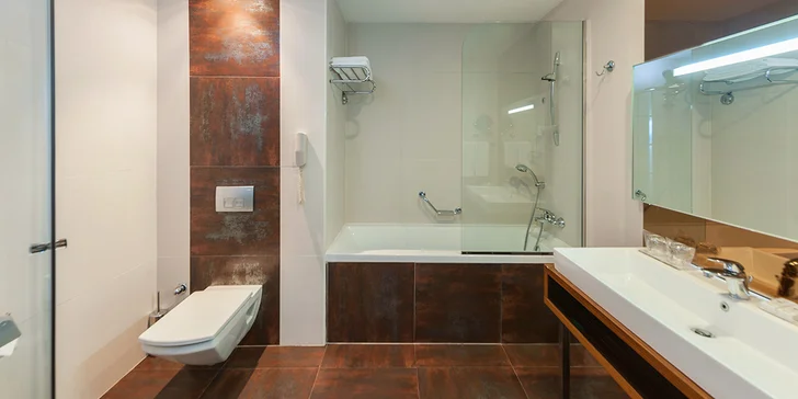 Luxusní dovolená na Kypru: 5* hotel na pláži, s bazény a aquaparkem a ultra all inclusive