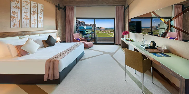 Luxusní dovolená na Kypru: 5* hotel na pláži, s bazény a aquaparkem a ultra all inclusive