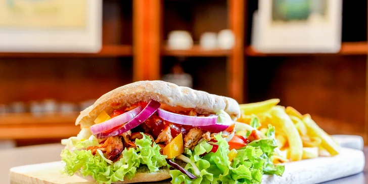 Kebab s trhaným kuřecím masem a nápoj či hranolky pro 1 i 2 osoby