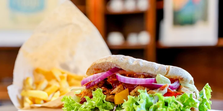 Kebab s trhaným kuřecím masem a nápoj či hranolky pro 1 i 2 osoby