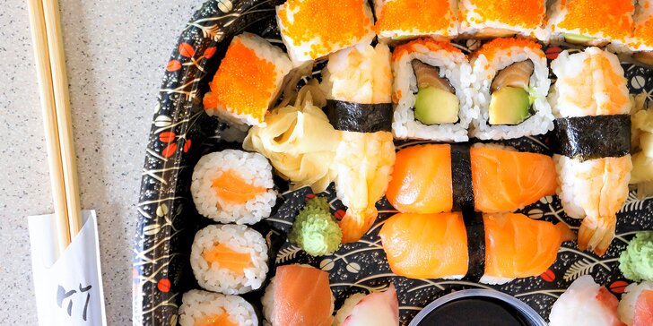 Dobrota na doma i do parku: 28 nebo 32 ks sushi s lososem i chobotnicí