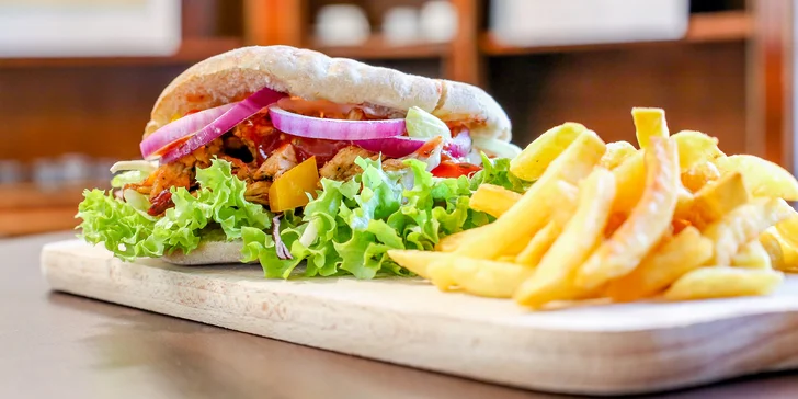 Kebab s trhaným kuřecím masem a nápoj či hranolky pro 1 i 2 osoby