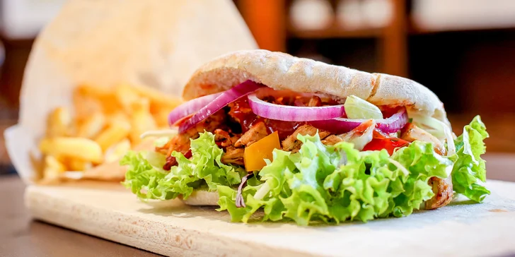 Kebab s trhaným kuřecím masem a nápoj či hranolky pro 1 i 2 osoby