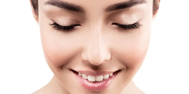 Magicky svůdné a stále přirozené řasy: revoluční technika lash lifting