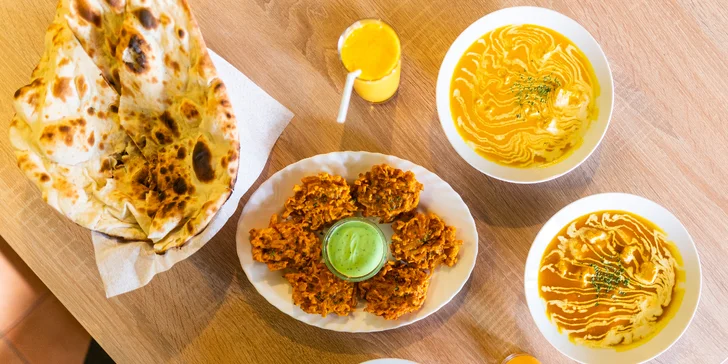 Bangladéšské menu pro dva masožravce i vegetariány: cibulové bhaji, hlavní chod dle výběru, lassi