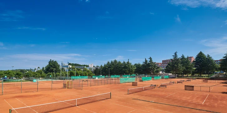 Dovolená v Poreči: 4* hotel 100 metrů od pláže, all inclusive, bazény a animační program