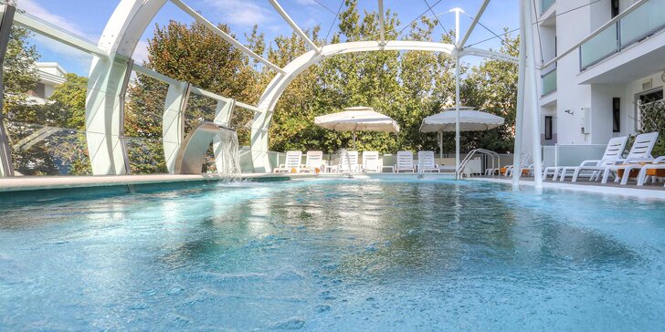 Dovolená v italském Riccione: 4* hotel se snídaní, bazénem a saunou, 150 m od pláže