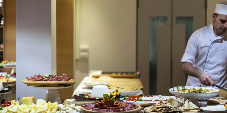 Dovolená v italském Riccione: 4* hotel se snídaní, bazénem a saunou, 150 m od pláže