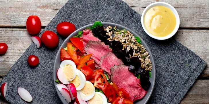 Vegetariánské i masové dobroty: salát nebo wrap, rozvoz po Pardubicích