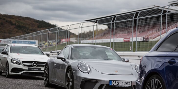 Spolujezdcem v Porsche GT3 na velkém okruhu v Mostě: 1–4 superrychlá kola vedle závodního řidiče