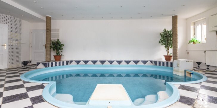 Aktivní odpočinek na Lipně: polopenze, hodinka v bazénu i možnost sauny