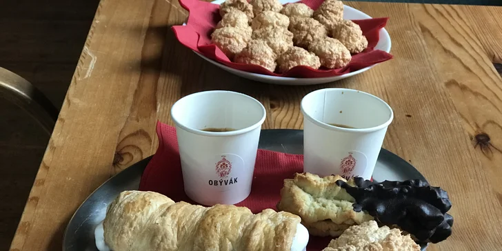 Lahodná káva z Obývák kafé s vlastní pražírnou a k ní zákusek pro 1 i 2 osoby