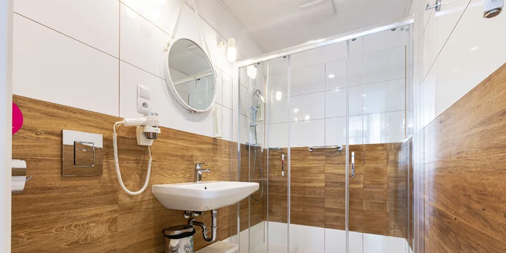 Apartmány majú vždy kúpeľňu so sprchovacím kútom, WC a fénom.