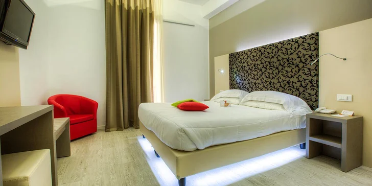 Dovolená v italském Riccione: 4* hotel se snídaní, bazénem a saunou, 150 m od pláže