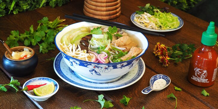 Hostina jako v ráji pro 1–4 osoby: polévka a hlavní jídlo dle výběru ve vietnamské restauraci