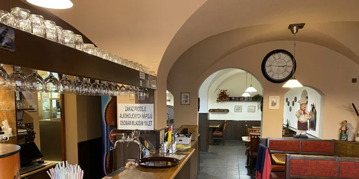 Otevřený voucher na jídlo a pití včetně poledních menu v přeloučské restauraci Bakchus