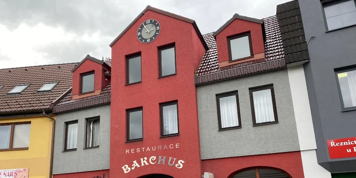 Otevřený voucher na jídlo a pití včetně poledních menu v přeloučské restauraci Bakchus