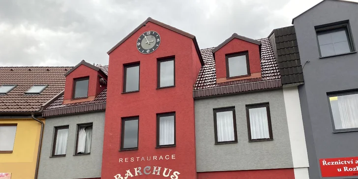 Otevřený voucher na jídlo a pití včetně poledních menu v přeloučské restauraci Bakchus