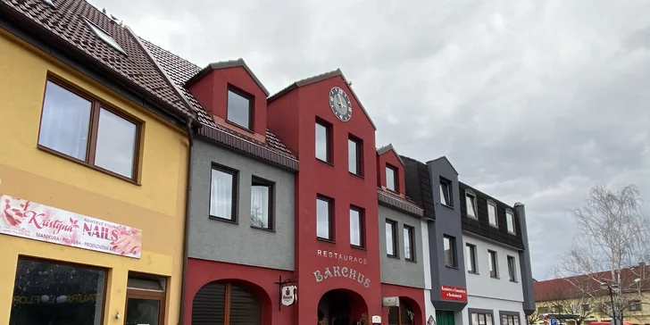 Otevřený voucher na jídlo a pití včetně poledních menu v přeloučské restauraci Bakchus