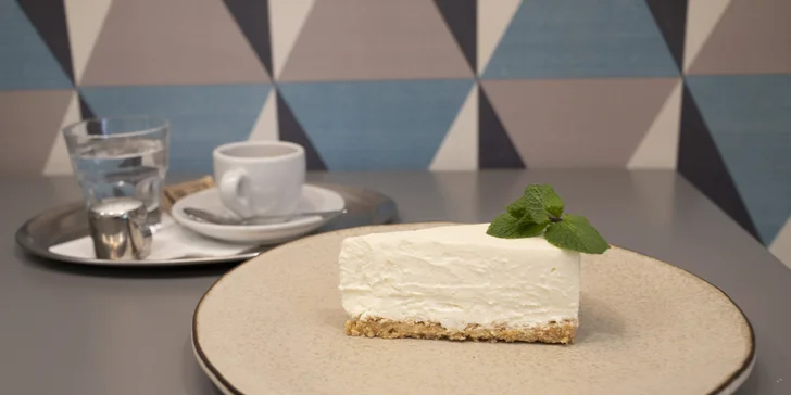 Sladká vzpruha: káva dle výběru a cheesecake, mrkvový či čokoládový dort