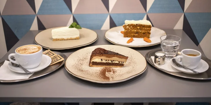 Sladká vzpruha: káva dle výběru a cheesecake, mrkvový či čokoládový dort