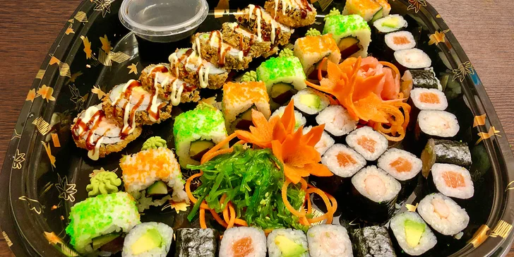 Zajděte na sushi set: 24 nebo až 52 rolek s lososem, krabem, úhořem i vege