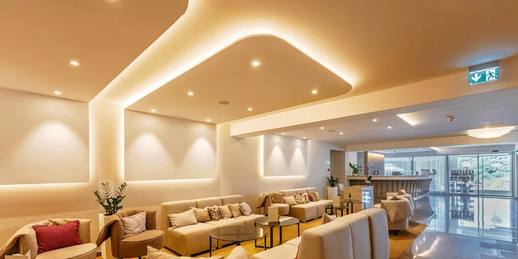 Chorvatská Istrie: 3* hotel v Poreči, 150 metrů na pláž, bazén i sportovní vyžití a all inclusive