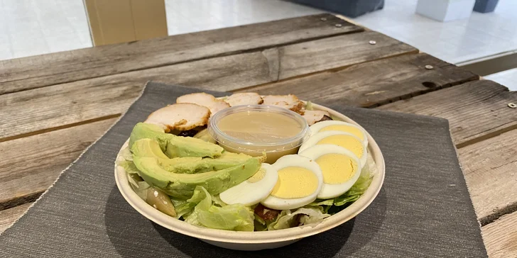 Vegetariánské i masové dobroty: salát nebo wrap, rozvoz po Pardubicích