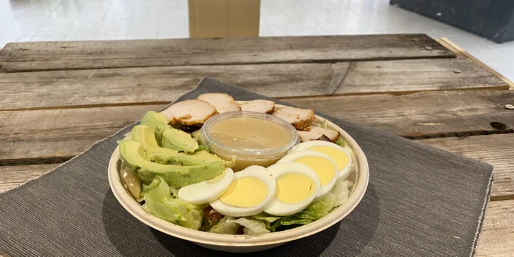 Vegetariánské i masové dobroty: salát nebo wrap, rozvoz po Pardubicích