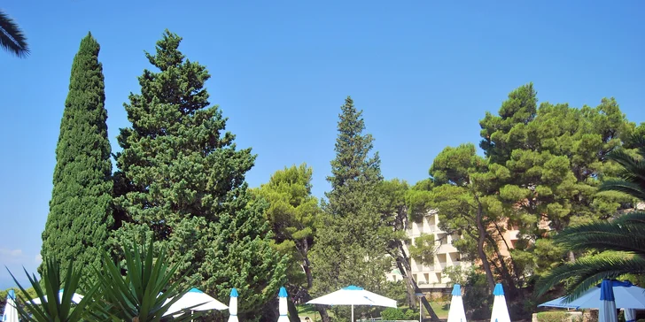 Dovolená v chorvatské Brele: 3* hotel se snídaní, hned u pláže a s bazénem