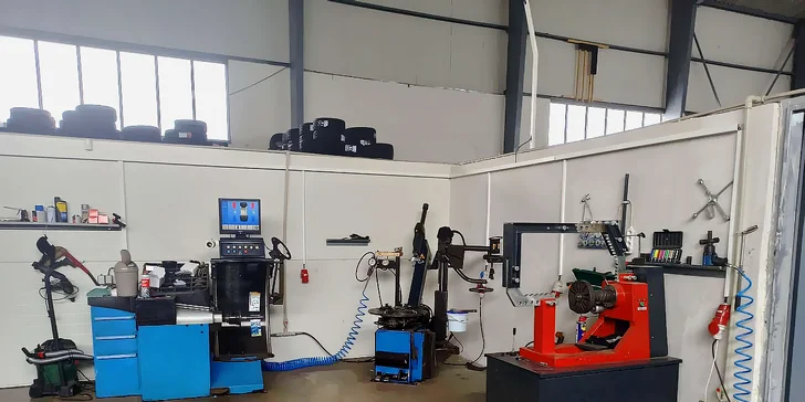 Výměna nebo přezutí pneumatik včetně vyvážení a uskladnění na léto