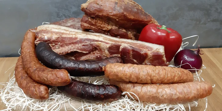 Výběrová bedýnka: 4 kg mysliveckých i šumavských klobás a uzené kýty, plece či špeku od farmáře