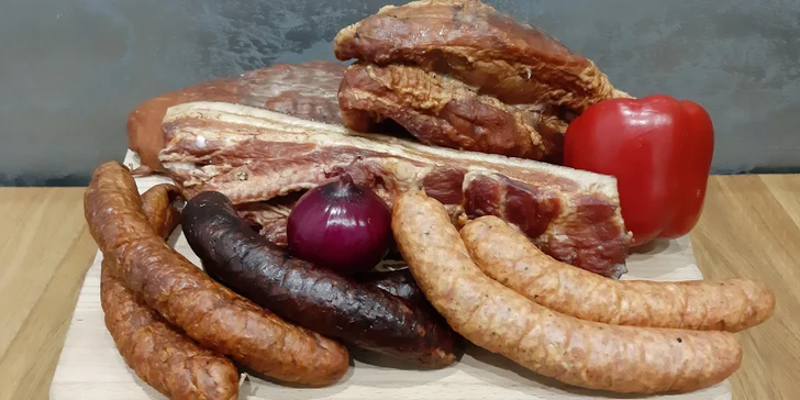 Výběrová bedýnka: 4 kg mysliveckých i šumavských klobás a uzené kýty, plece či špeku od farmáře