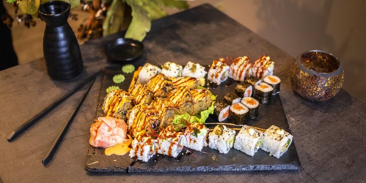 Rozmanité sushi sety v Hikari sushi baru: 20–44 netradičních rolek