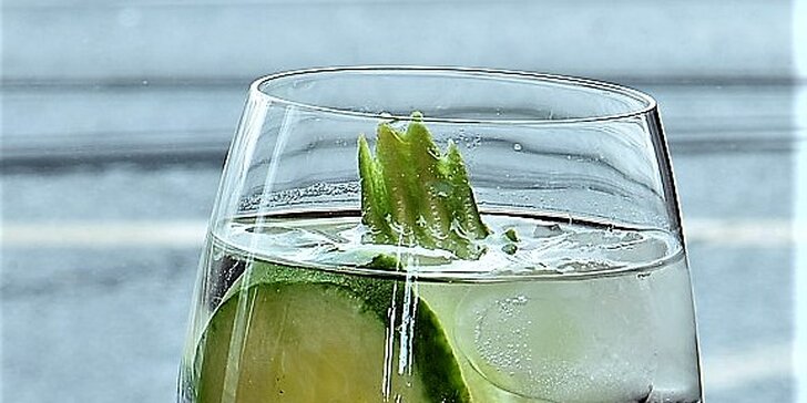 Míchané drinky: Gin & Tonic, Aperol Spritz, Hugo Spritz nebo Limoncello