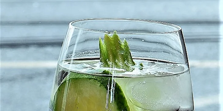 Jeden či dva míchané drinky dle výběru: Gin & Tonic, Aperol Spritz, Hugo Spritz, Limoncello i Mojito