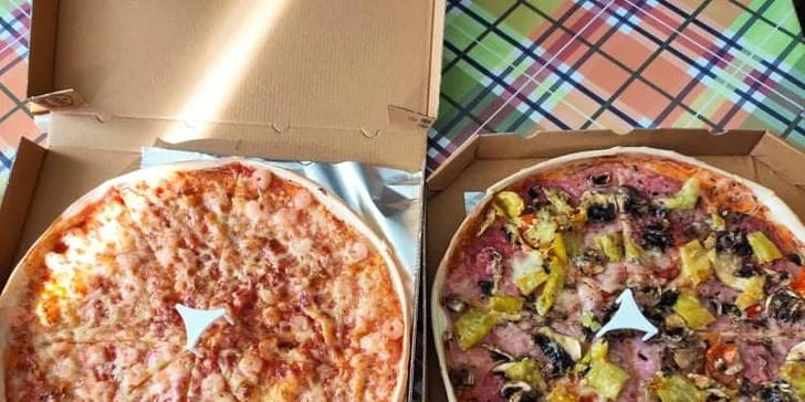 Dvě křupavé pizzy o průměru 32 cm na odnos s sebou a limonáda