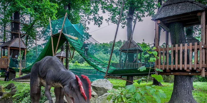 Kdo má pro strach uděláno, může se vydat do lanového parku. Ale pozor na dinosaury.