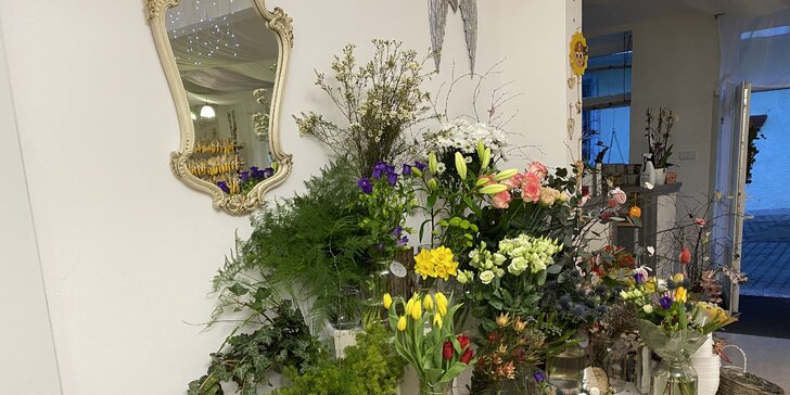Krabičky plné krásy: květinové boxy vytvořené na přání, z lučních i tradičních květin
