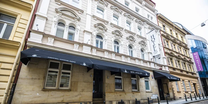 4* pobyt v historickém centru Prahy se snídaní i romantickým menu v restauraci u Karlova mostu