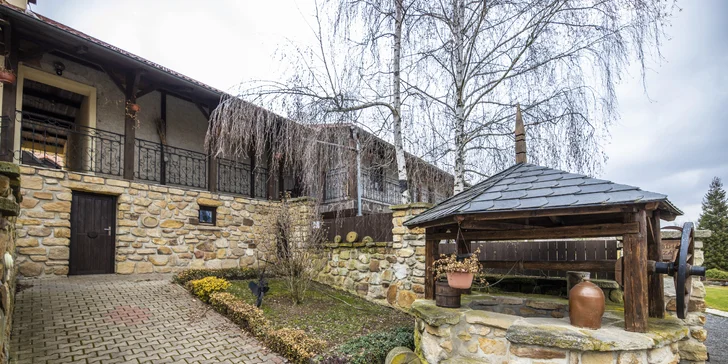 Romantika kousek od Prahy: pobyt na statku s jídlem a privátním wellness