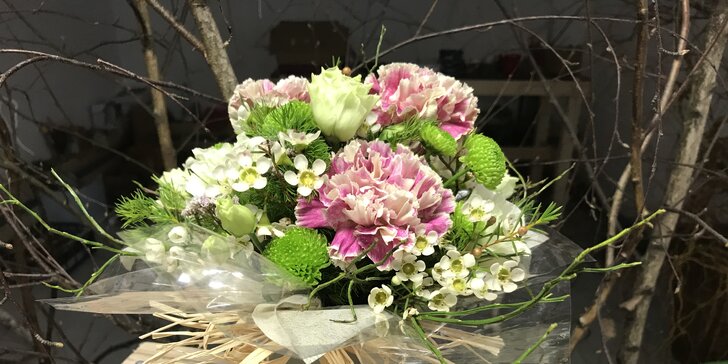 Krabičky plné krásy: květinové boxy vytvořené na přání, z lučních i tradičních květin